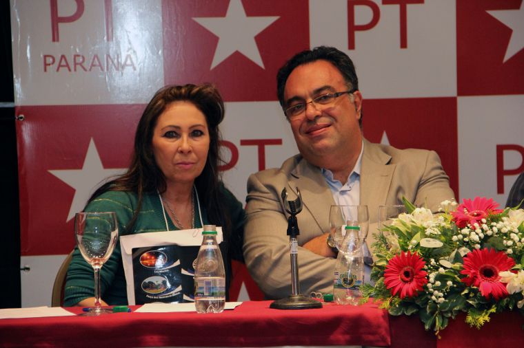 Presidenta Ivone Portela protocola pedido ao Dep.Federal André Vargas para doação do terreno para construção da nova sede da Câmara de Vereadores