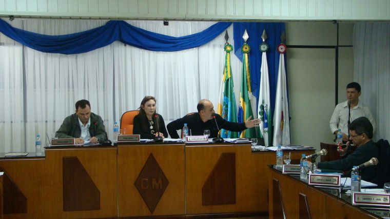 Grande público se fez presente nesta segunda-feira dia 06 em mais uma Sessão Ordinária da Câmara Municipal.