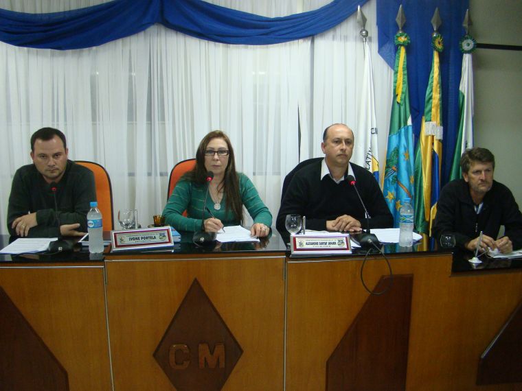 Grande público se fez presente nesta segunda-feira dia 10 em mais uma Sessão Ordinária da Câmara Municipal