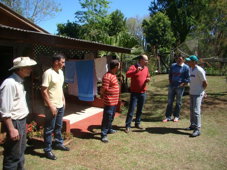 Vereador Junior Gurtat visita comunidade do Rio Quati 