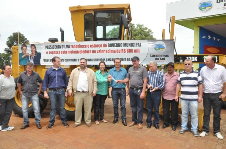 Vereadores participam juntamente com a prefeita Sirlene de entrega de novos equipamentos e do lançamento do programa de iluminação pública