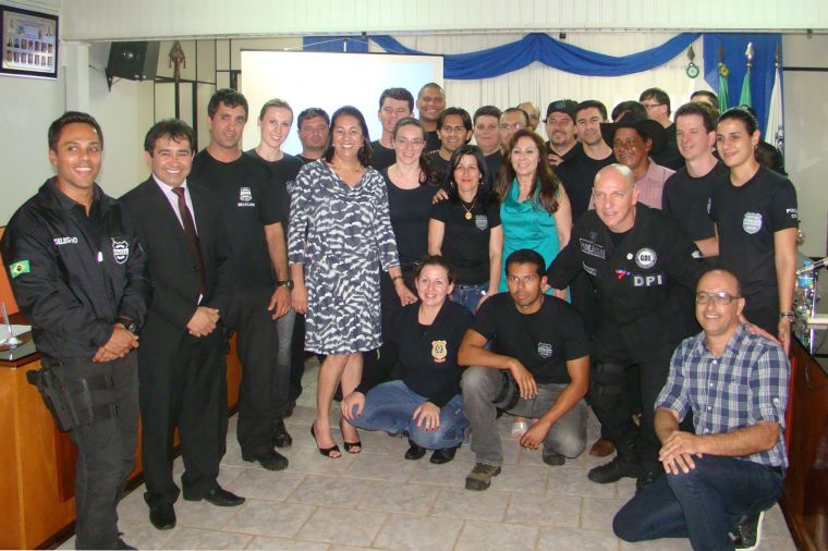Poder Legislativo e Executivo entregam certificados aos policiais da 2ª SDP de Laranjeiras do Sul/PR