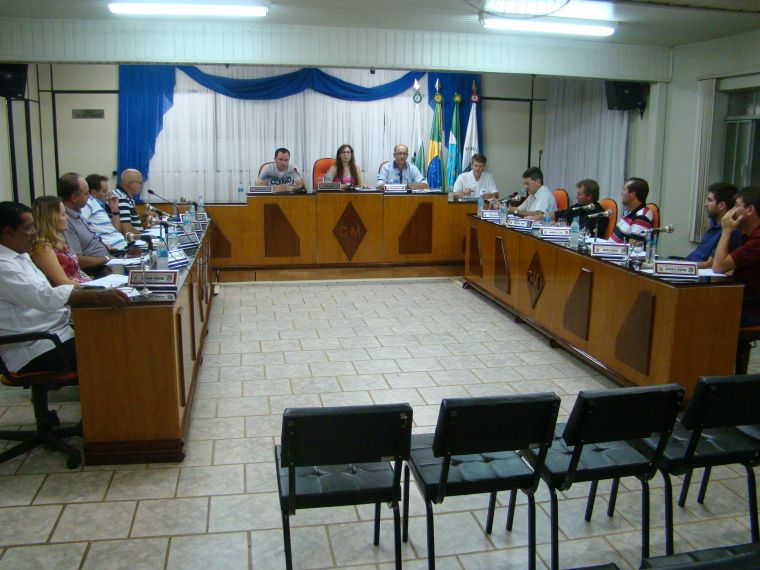 Vereadores analisam quatro requerimentos durante a sessão desta segunda-feira(7)