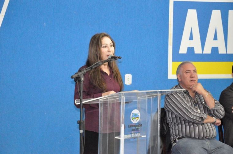 Presidente participa da assinatura de contrato para a construção de 21 residências em Laranjeiras do Sul