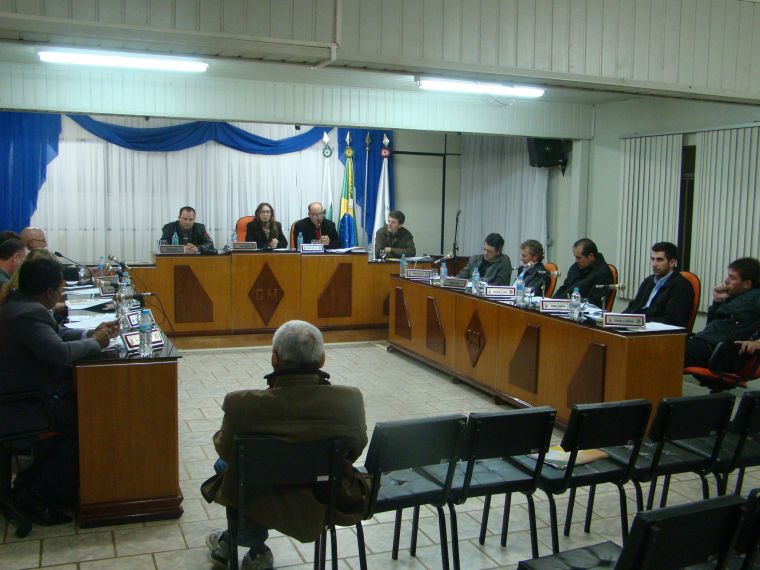 Câmara propõe homenagem de “Moção de Pesar” ao médico Dr. Carlos Felipe de Sio. Durante a sessão vereadores também aprovaram seis projetos de leis