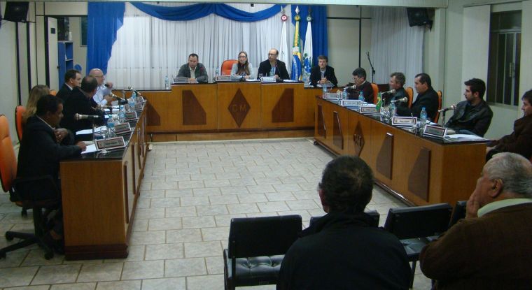 Vereadores aprovam Projeto autorizando prefeitura abrir 10 vagas para professor de Educação física