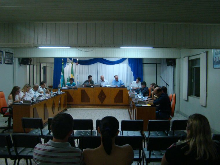 Grande público se fez presente nesta segunda-feira dia 23 em mais uma Sessão Ordinária da Câmara Municipal