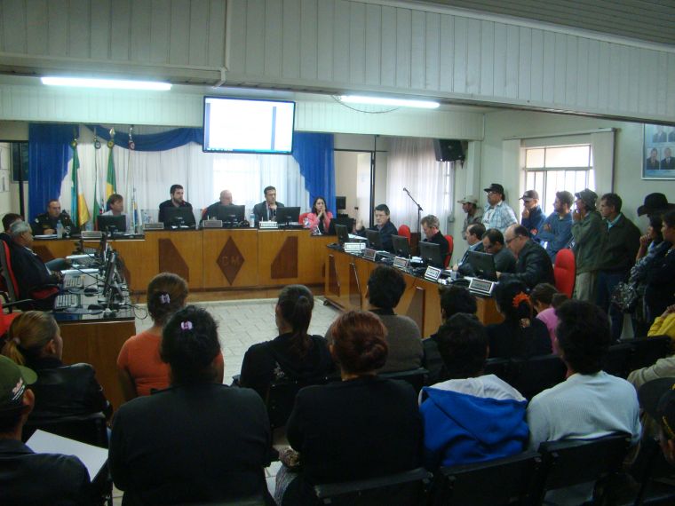 AUDIÊNCIA PÚBLICA:para apresentação,discussão e elaboração do PROJETO DE LEI Nº 040/2015,de autoria do Poder Executivo Municipal, que Autoriza o Poder Executivo Municipal a criar Acampamentos Transitórios e estabelece outras providências