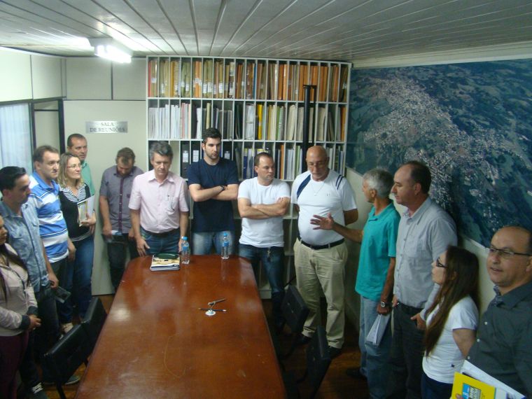 Vereadores recebem moradores da Linha Pechinski.