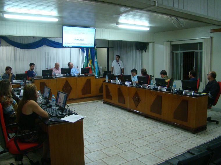 Câmara Municipal de Laranjeiras do Sul realiza duas sessões na noite desta segunda feira 22