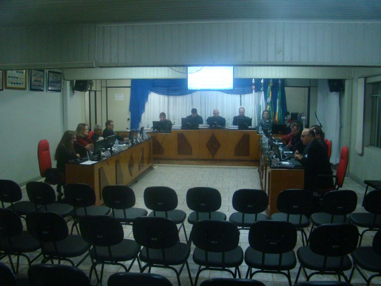 Câmara Municipal de Laranjeiras do Sul realiza duas sessões na noite desta segunda feira 09 de maio