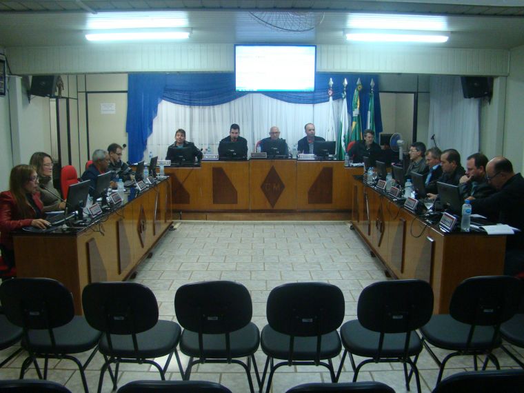 Câmara Municipal de Laranjeiras do Sul realiza duas sessões na noite desta segunda feira 30 de maio de 2016