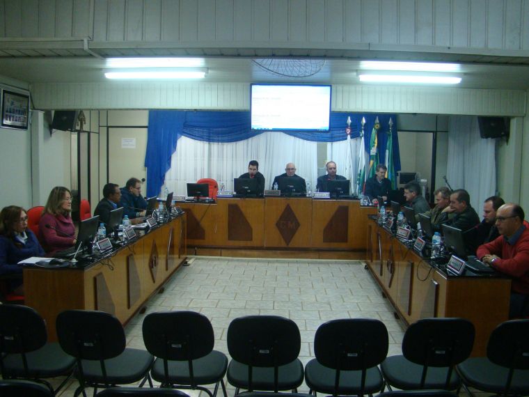 Câmara Municipal de Laranjeiras do Sul realiza sessão na noite desta segunda feira 13 de junho de 2016