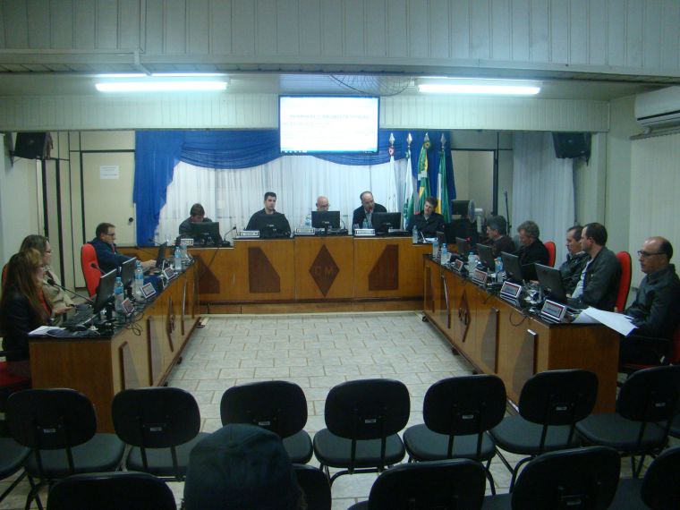 Câmara Municipal de Laranjeiras do Sul realiza duas sessões na noite desta segunda feira 20 de junho de 2016