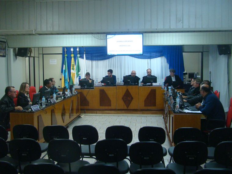 Câmara Municipal de Laranjeiras do Sul realiza duas sessões na noite desta segunda feira 03 de outubro de 2016