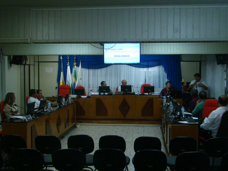 Câmara Municipal de Laranjeiras do Sul realiza duas sessões na noite desta terça feira 20 de dezembro de 2016