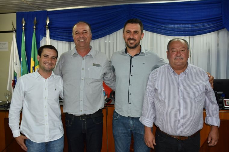 Câmara realiza sessão e elege nova Mesa Diretora para o biênio 2017/2018.