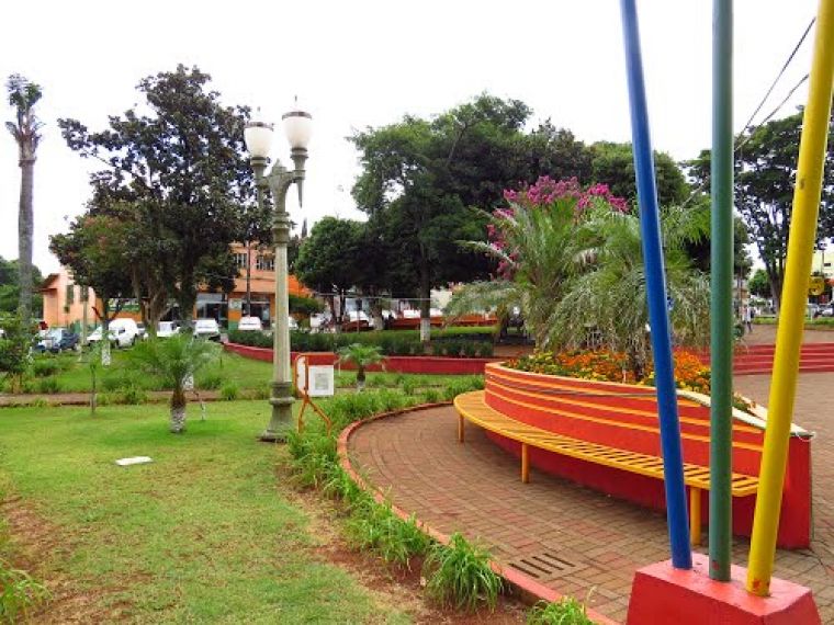 Valdivino de Oliveira requer melhorias para Praça José Nogueira do Amaral