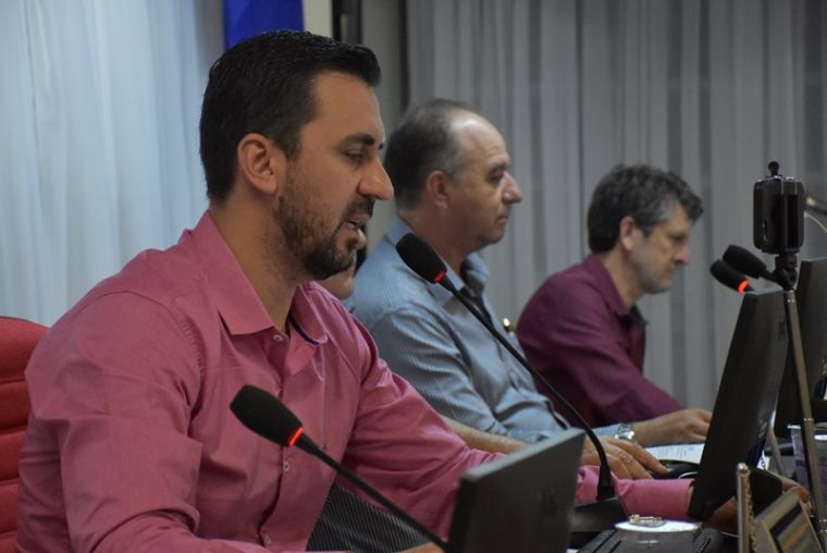 Anderson de Oliveira requer melhorias diversas para praça do Monte Castelo
