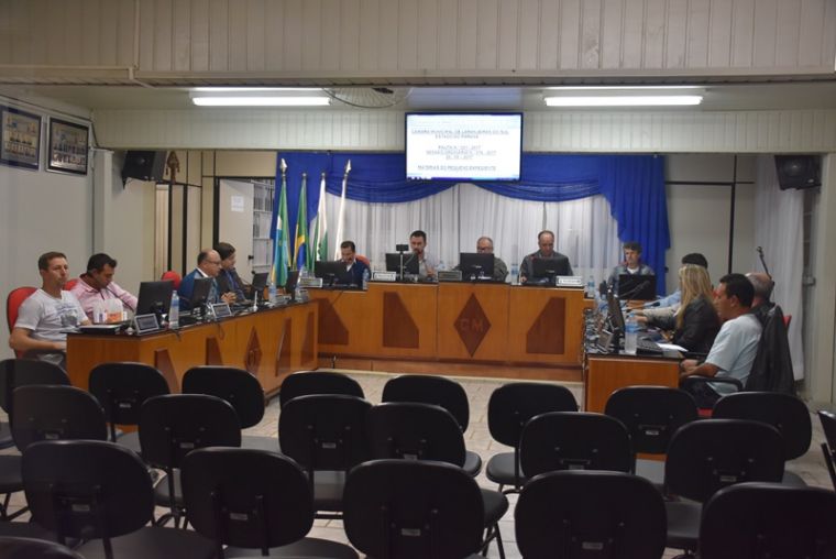 Sessão ordinária 016/17 aprova projetos e inicia debate sobre a área da saúde