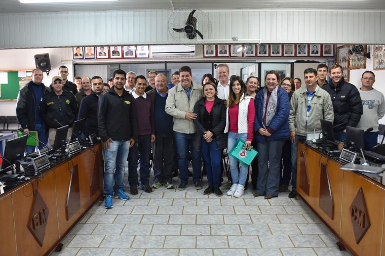 Vereadores e deputado Luís Corti reúnem-se com associações do município