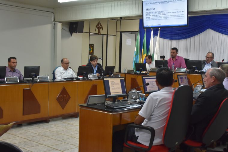 Em sessão extraordinária, vereadores aprovam quatro projetos