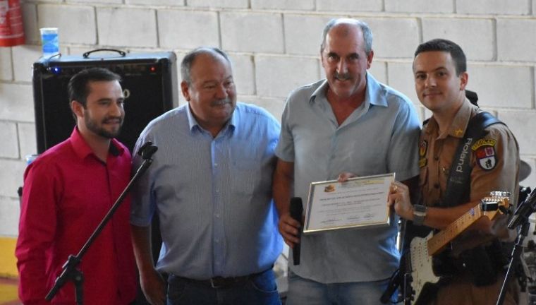 Vereadores entregam Moção de Aplausos e Reconhecimento a Banda do Proed