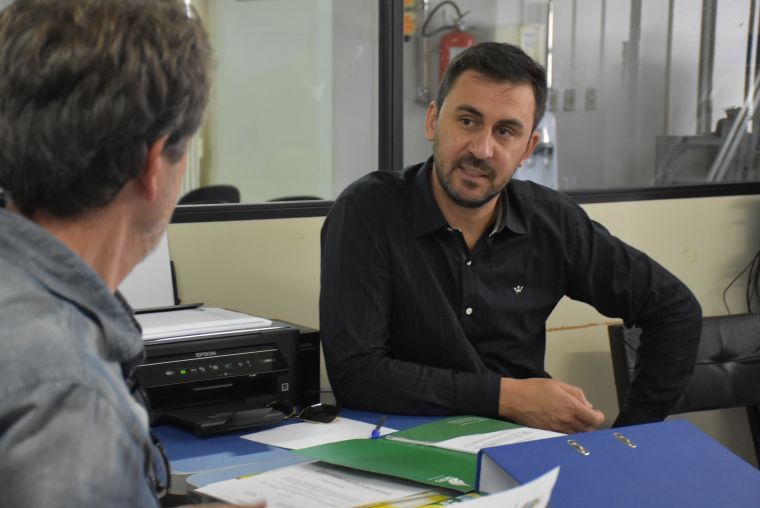 Vereador Anderson de Oliveira solicita melhorias em ruas de Laranjeiras do Sul