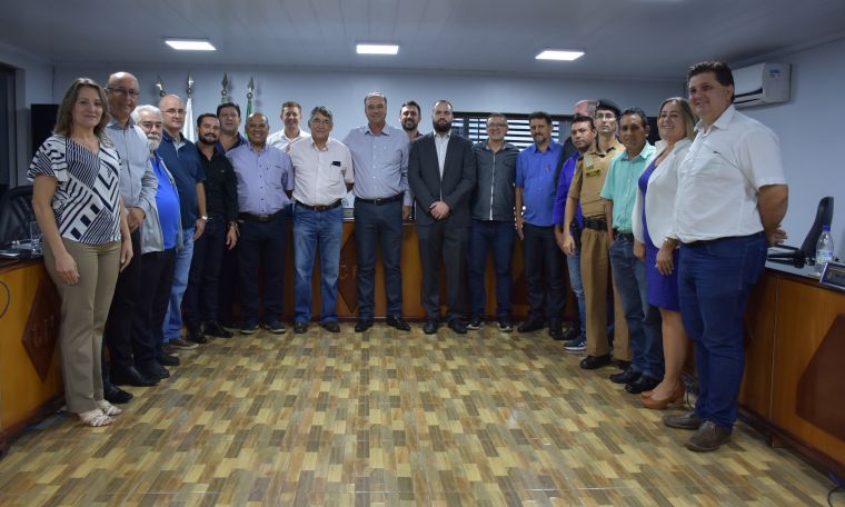 Em sessão solene, presidente Magrão destaca compromisso com a redução de gastos 