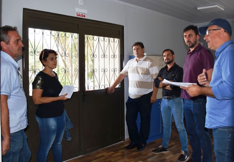 Vereadores vistoriam obras da Câmara Municipal após reforma