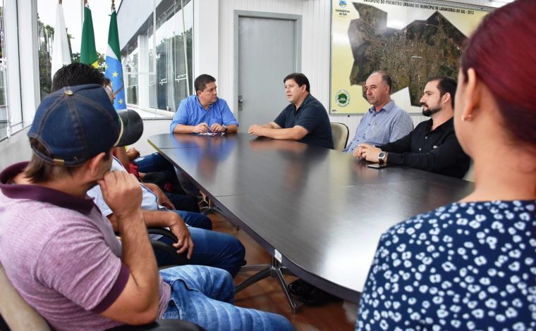 Vereador João Aires media reivindicação dos moradores do CAIC