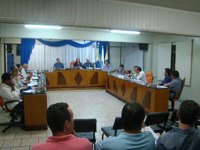 Através de requerimento vereadores convidam presidente do Instituto São José para comparecer em uma sessão para falar sobre a situação da UTI