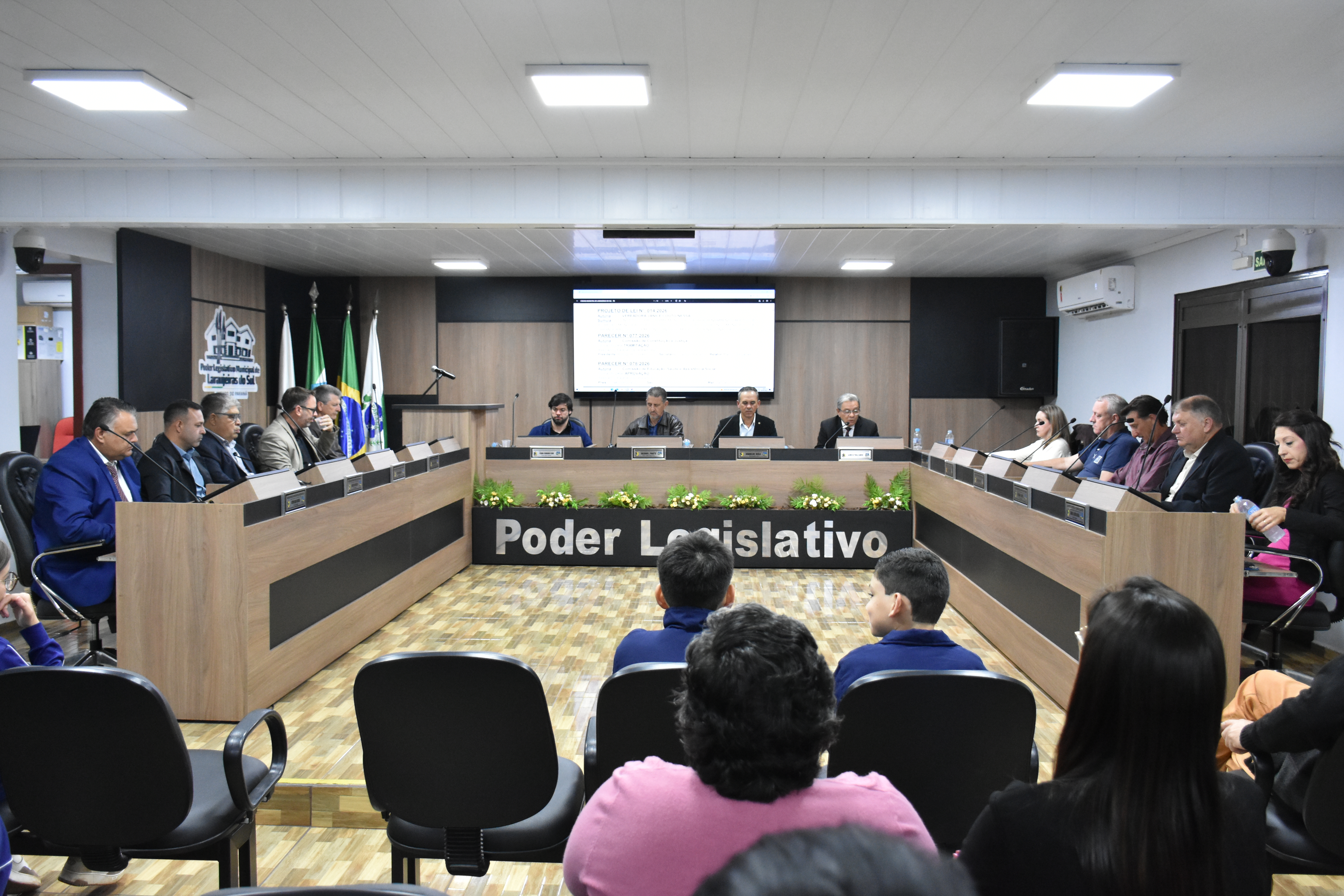 Com ampla participação popular, 29ª Sessão Ordinária é marcada por aprovação de R$ 8 milhões para a Saúde, posse de Vereadores Mirins e homenagens