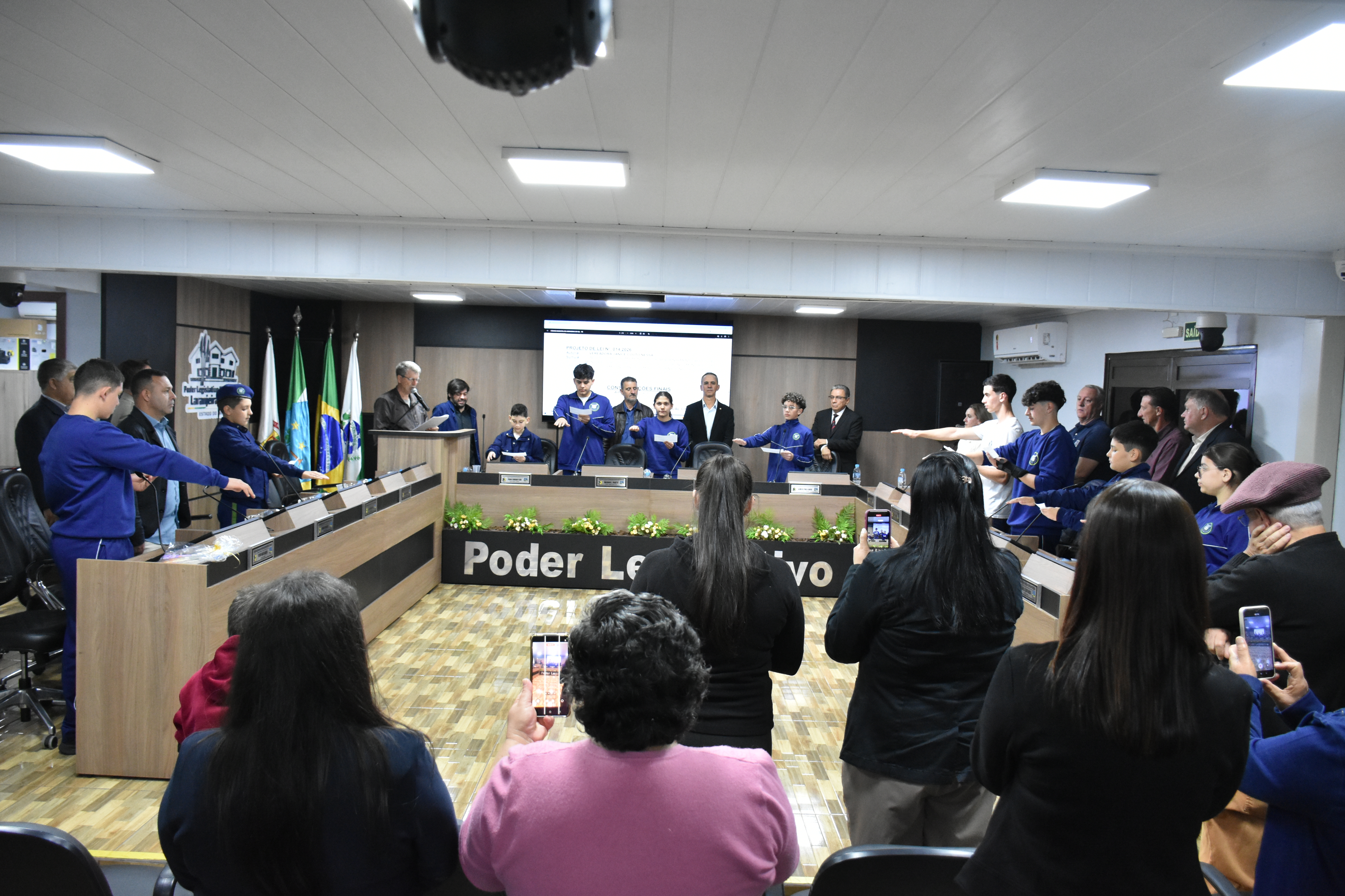 Vereadores mirins tomam posse na Câmara de Laranjeiras do Sul 