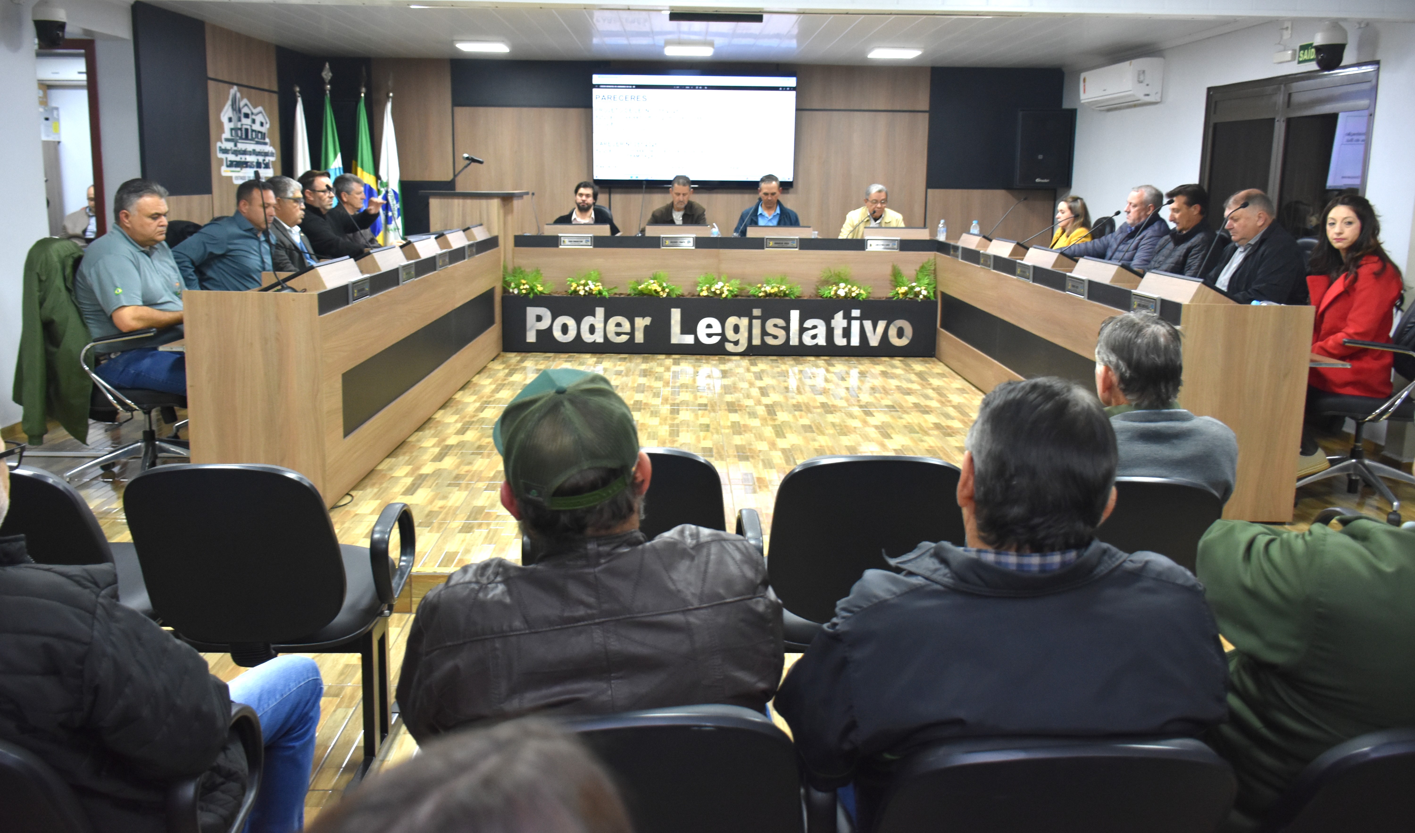 Câmara aprova diretrizes para 2027 e presta homenagem histórica aos 35 anos da Coprossel