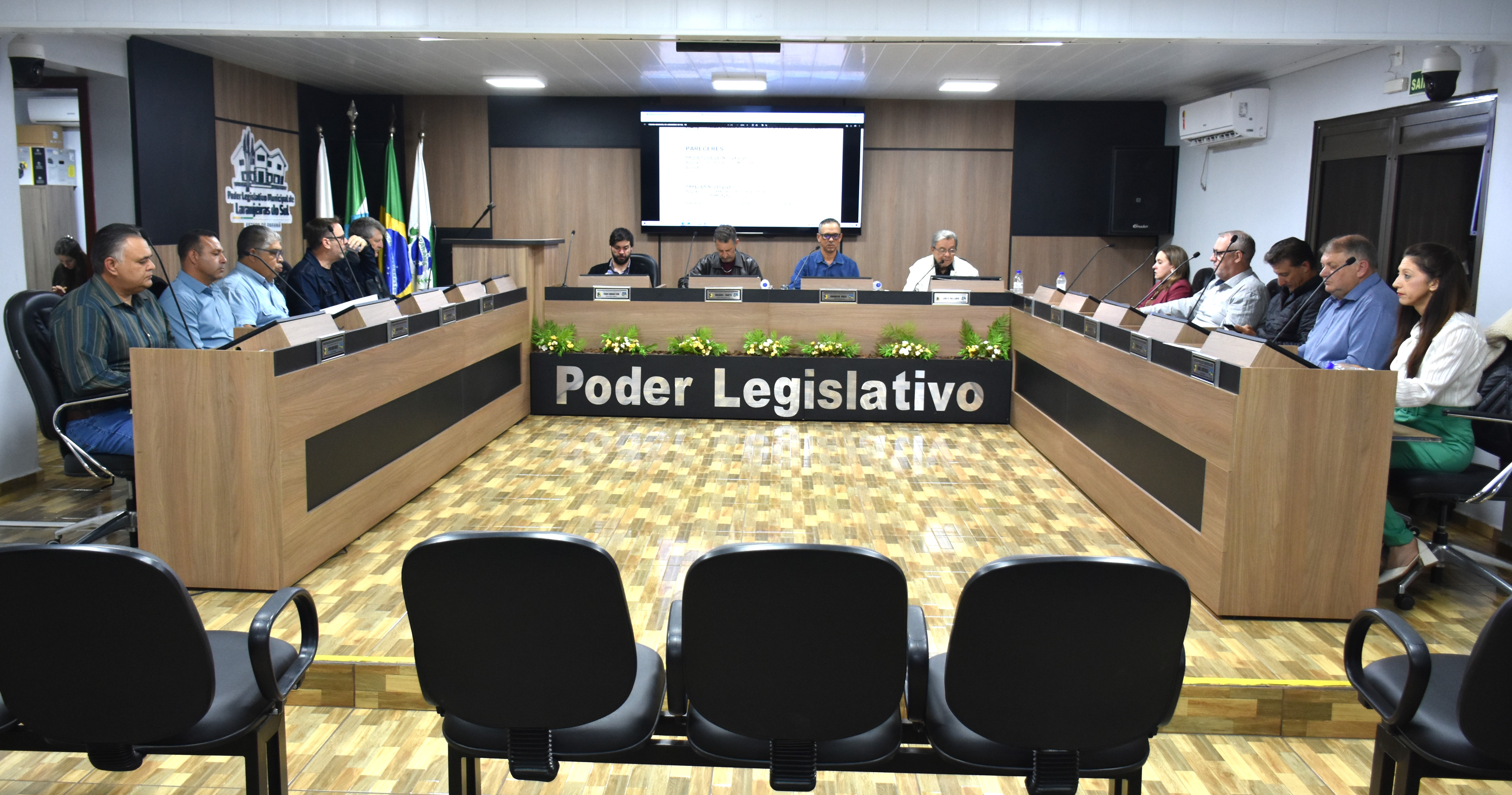 Câmara Municipal realiza 33ª Sessão Ordinária com leitura do orçamento de 2027 e aprovação de utilidade pública