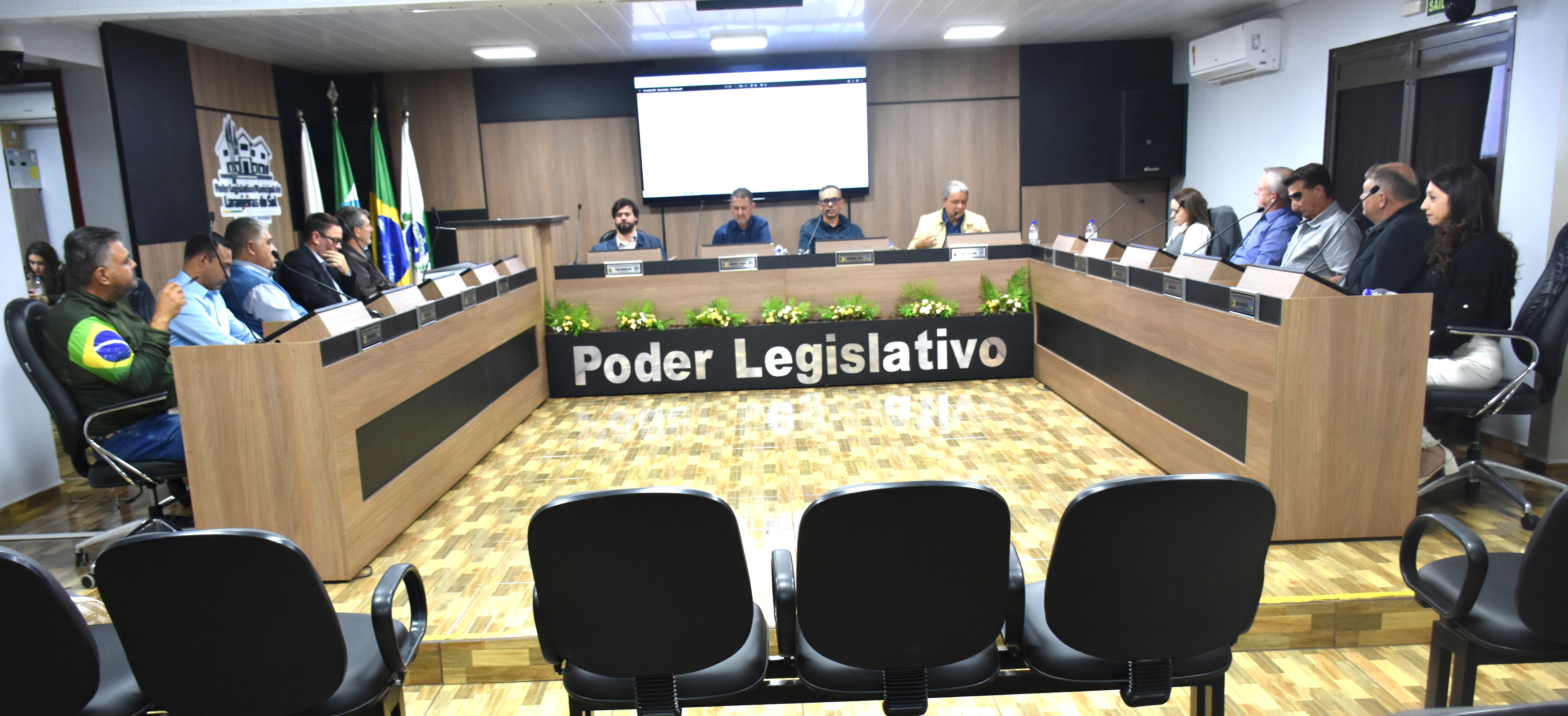 Câmara de vereadores realiza 35ª Sessão Ordinária com aprovação de projetos de crédito, saúde e trânsito
