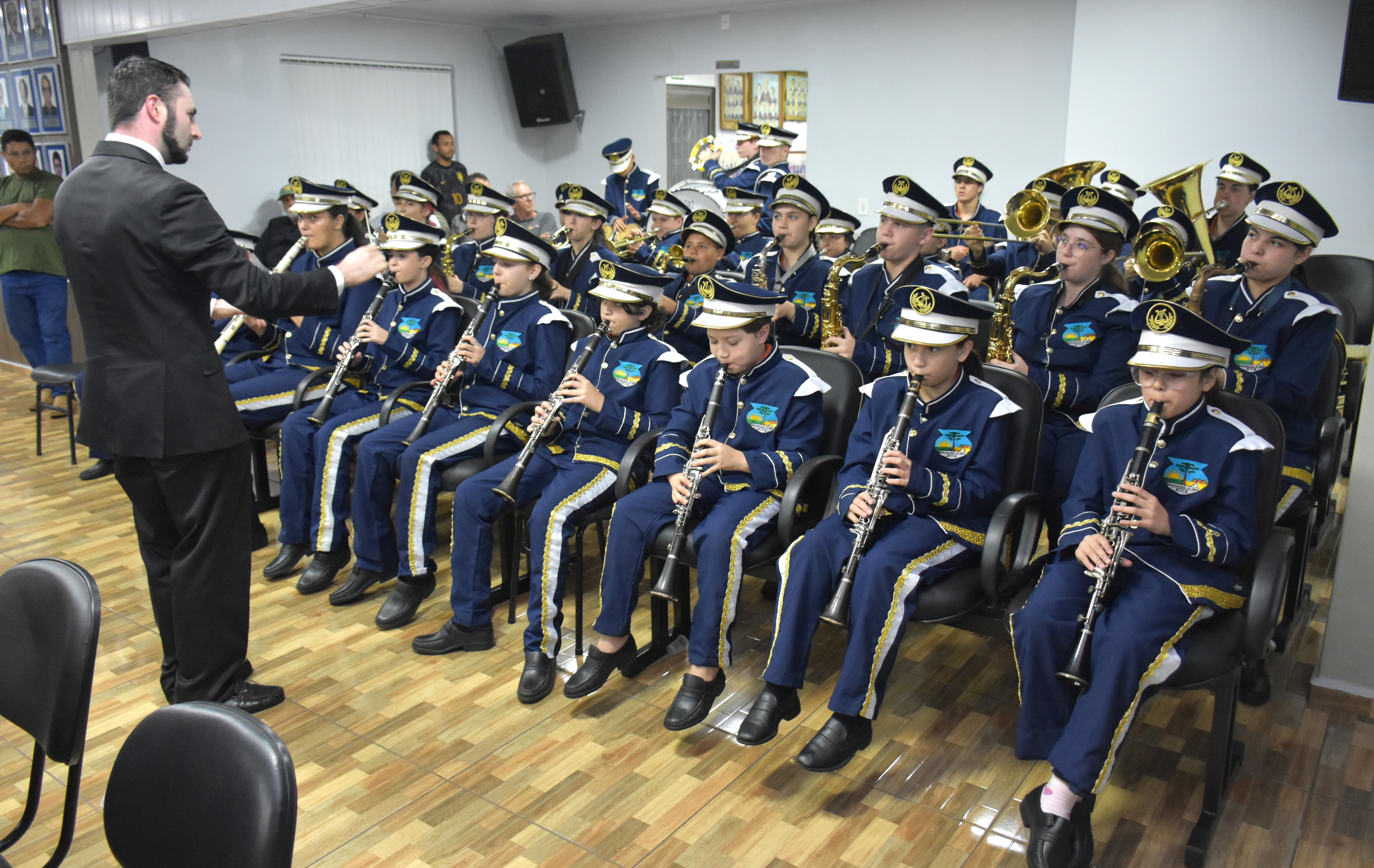 Banda Municipal de Laranjeiras do Sul é Homenageada na Câmara de Vereadores após Conquista Histórica no Campeonato Paranaense